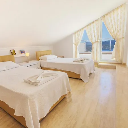 Sleeps 10 Pool Air Con Wifi Villa