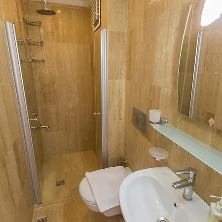 Sleeps 10 Pool Air Con Wifi