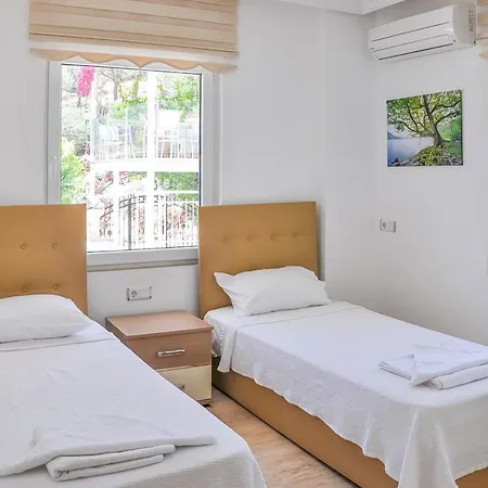 Sleeps 10 Pool Air Con Wifi *